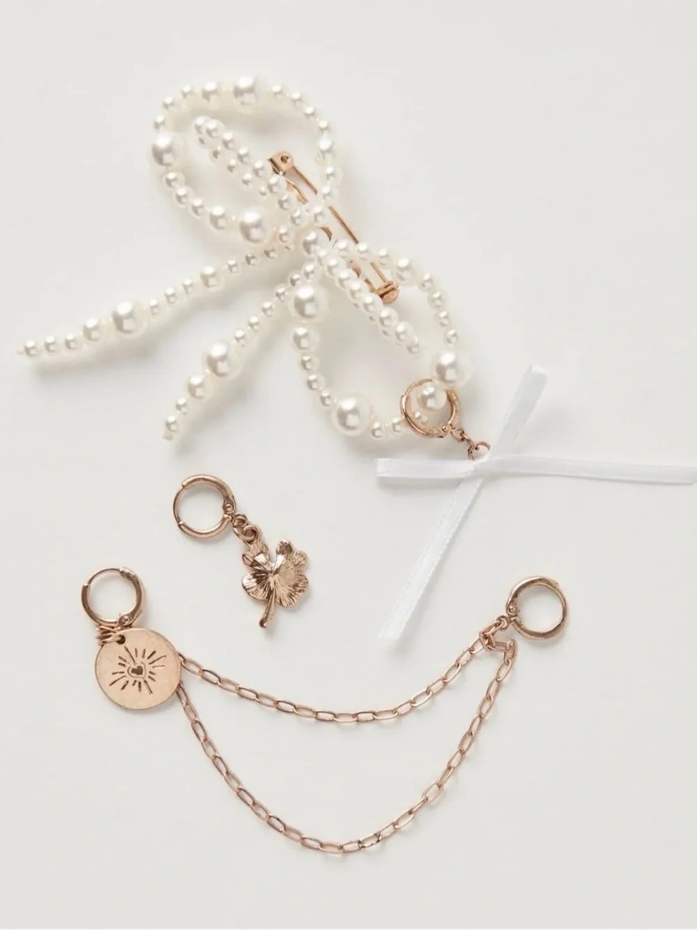 NWT Free People Shoe Charm & Pin Pack / Bow Pearl